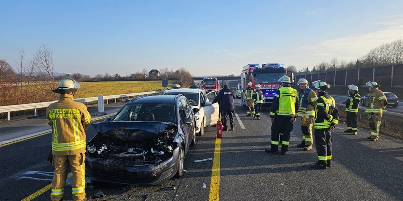 FW Königswinter: 11 Verletzte bei Auffahrunfall auf Autobahn A3 - Foto: presseportal.de