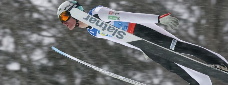 Domen Prevc sorgt für eine kuriose Szene in Oberstdorf. - Foto: Karl-Josef Hildenbrand/dpa