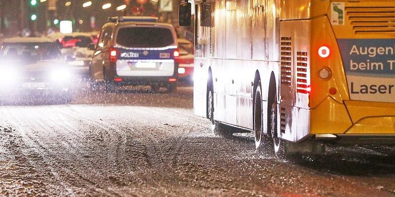 Straßenverkehr unter winterlichen Bedingungen in Berlin (Archiv) - Foto: via dts Nachrichtenagentur