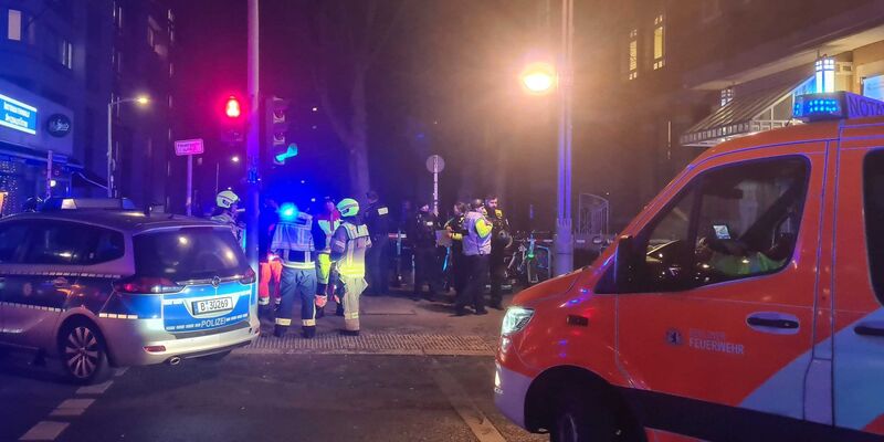 In einer Wohnung in der Wichmannstraße sind am Sonntagabend mehrere Menschen durch Schüsse verletzt worden. - Foto: Sophia Weimer/dpa