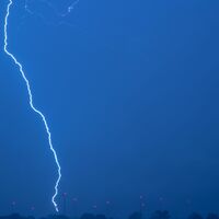 Bei einer Demo für Ex-Präsident Jair Bolsonaro trifft ein Blitz zahlreiche Menschen in Brasília. (Archivbild) - Foto: Jens Büttner/dpa-Zentralbild/dpa