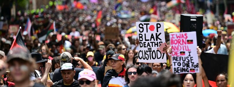 Viele fordern, das Datum des Nationalfeiertags zu ändern. - Foto: Dean Lewins/AAP/dpa