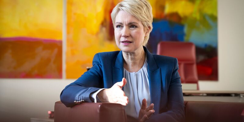 Ministerpräsidentin Manuela Schwesig findet, dass man den Einsatz der Arbeitenden nicht kleinreden soll. (Archivbild) - Foto: Philip Dulian/dpa