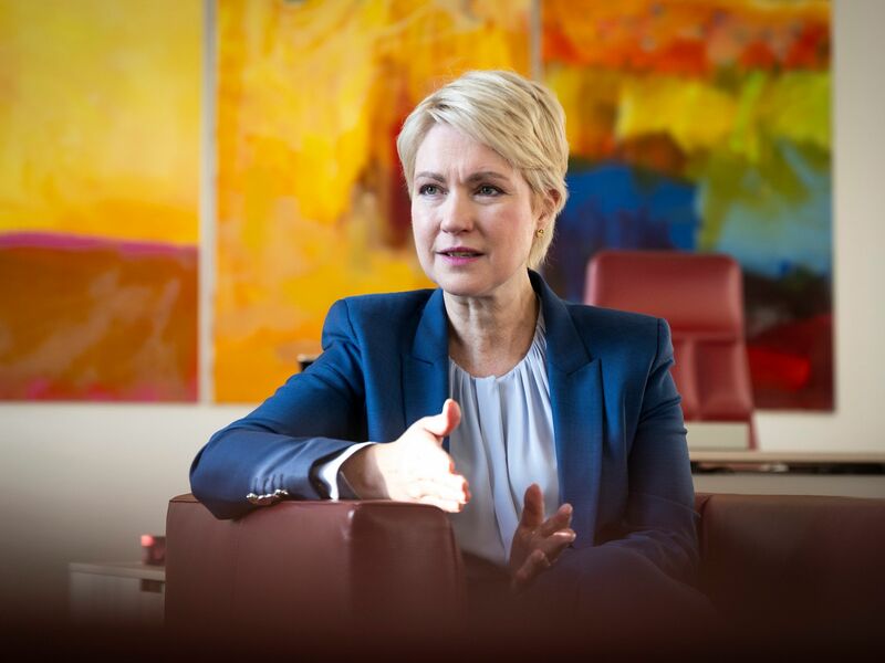 Ministerpräsidentin Manuela Schwesig findet, dass man den Einsatz der Arbeitenden nicht kleinreden soll. (Archivbild) - Foto: Philip Dulian/dpa