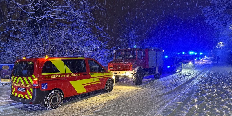 FW Stuttgart: Feuerwehr Stuttgart aufgrund von Schneefall im Einsatz - Foto: presseportal.de