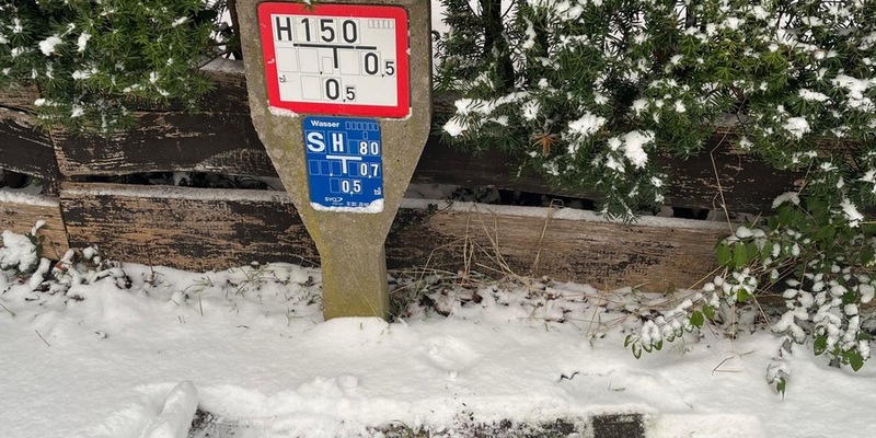 FW Celle: Hydranten vom Schnee befreien - Foto: presseportal.de