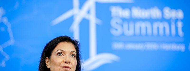 Wirtschaftsministerin Reiche will den Ausbau der Windenergie vorantreiben. - Foto: Kay Nietfeld/dpa