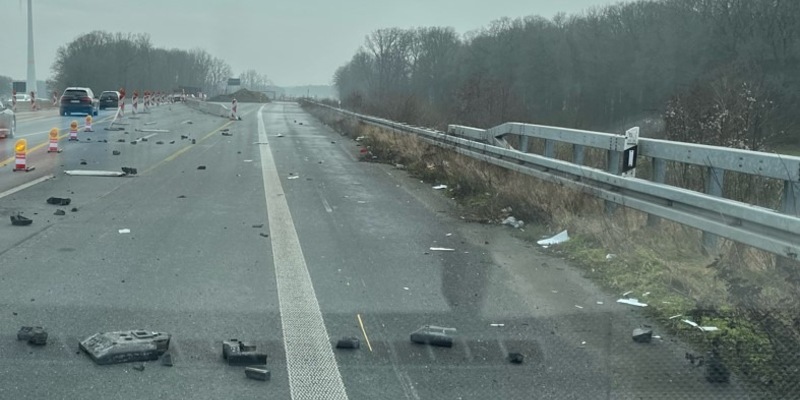 POL-MS: Unfall auf der A1 - Alkoholisierter LKW-Fahrer kollidiert mit Warnbaken - Foto: presseportal.de