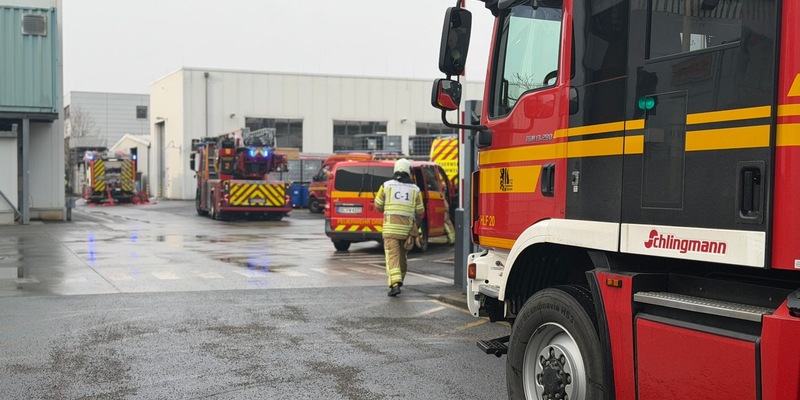 FW Dresden: Automatische Brandmeldeanlage meldet Brand bei Siemens Energy - Foto: presseportal.de