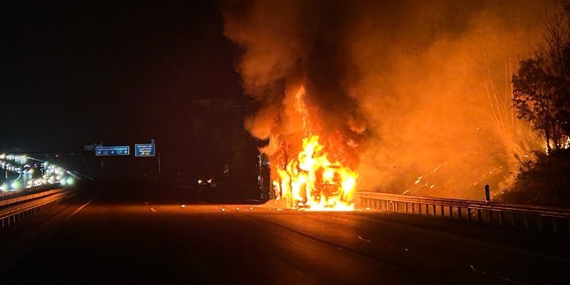 POL-PASTKL: Brennender Transporter - Foto: presseportal.de