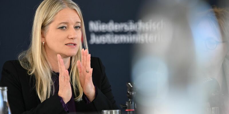 Niedersachsens Justizministerin Kathrin Wahlmann (SPD) tritt für ein Verbot von Voyeuraufnahmen ein. (Archivbild) - Foto: Shireen Broszies/dpa