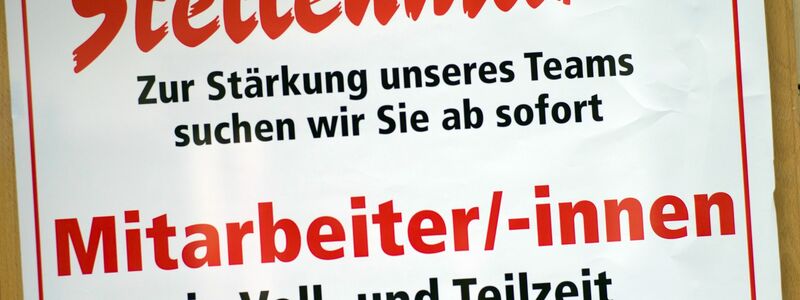 Wegen des Fachkräftemangels können viele Betriebe nicht wählerisch sein. (Symbolbild) - Foto: picture alliance / Peter Kneffel/dpa