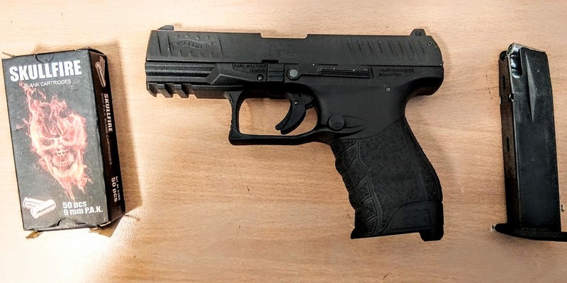 BPOL-KI: Hbf. Kiel: Mann leistet Widerstand und führt Waffe mit - Foto: presseportal.de