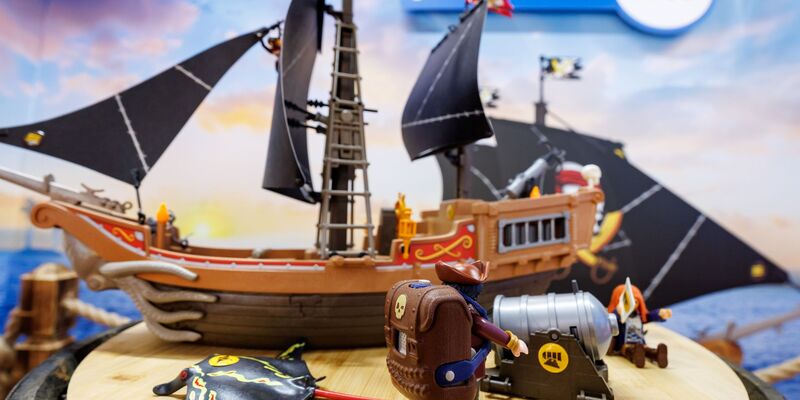 Die Playmobil-Welten sollen mit Geräuschen und sprechenden Figuren quasi lebendig werden.  - Foto: Daniel Karmann/dpa