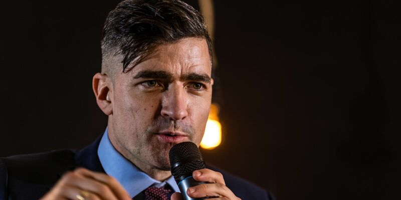 Der Rechtsextremist Martin Sellner wurde im Thüringer Landtag von Vertretern der AfD empfangen. (Archivbild) - Foto: Frank Hammerschmidt/dpa