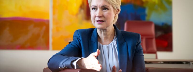 «Die CDU ist nicht klug beraten, wenn sie ständig verkündet, dass die Menschen in Deutschland nicht genug arbeiten», sagt Mecklenburg-Vorpommerns Ministerpräsidentin Schwesig. (Archivbild) - Foto: Philip Dulian/dpa