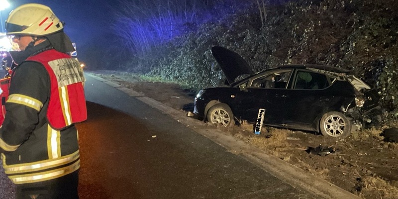 FW-MH: Fünf Verletzte nach Verkehrsunfall auf der A40 - überschlagenes Fahrzeug stand wieder auf den Reifen - Foto: presseportal.de