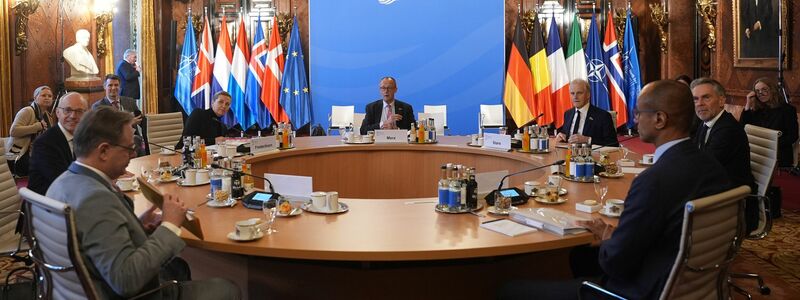 Das Hamburger Rathaus ist Schauplatz des Nordsee-Gipfels. - Foto: Marcus Brandt/dpa