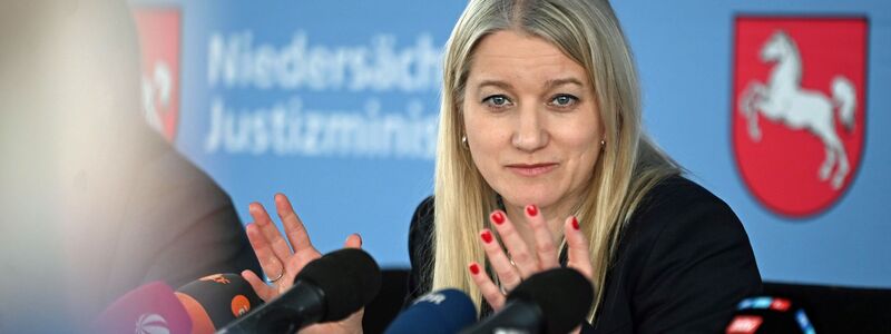 Niedersachsens Justizministerin Kathrin Wahlmann (SPD) setzt sich für ein Verbot von Voyeuraufnahmen ein. - Foto: Shireen Broszies/dpa
