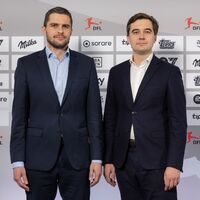 Marc Lenz (l.) und Steffen Merkel: Rekordzahlen beim Wirtschaftsreport der DFL. - Foto: Jürgen Kessler/dpa