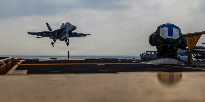 Der Flugzeugträger «USS Abraham Lincoln» wurde in den Zuständigkeitsbereich des Regionalkommandos des US-Militärs verlegt, das den Nahen Osten inklusive des Irans umfasst. (Handout) - Foto: Seaman Daniel Kimmelman/US Navy/AP/dpa