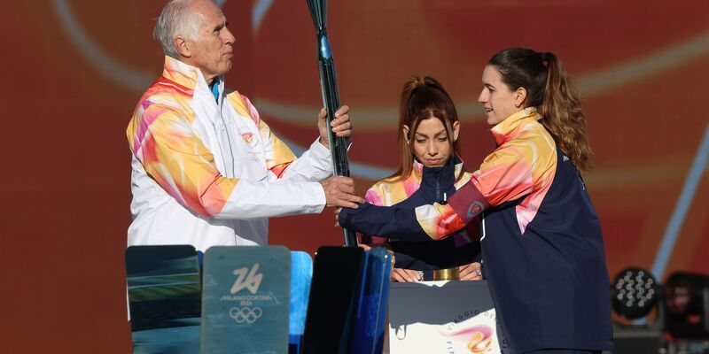 Die Fackel tourt seit Dezember durch Italien. (Archivbild) - Foto: Marco Iacobucci/IPA via ZUMA Press/dpa