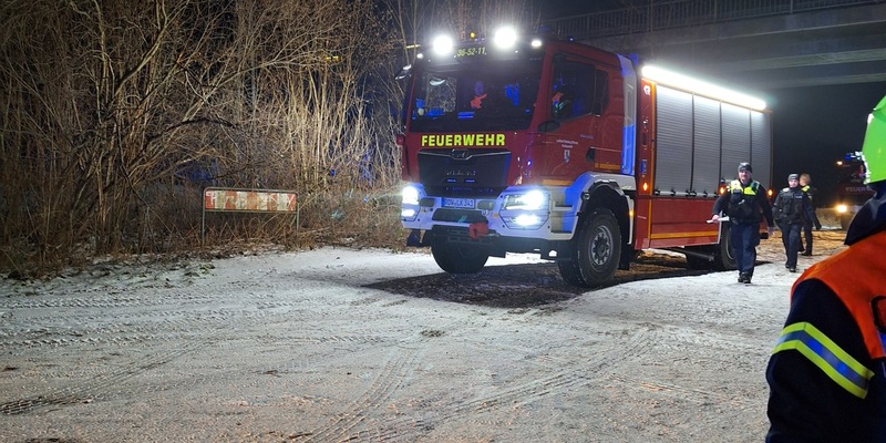 FW-ROW: Schwerer Bahnunfall während laufendem Autobahneinsatz - Foto: presseportal.de