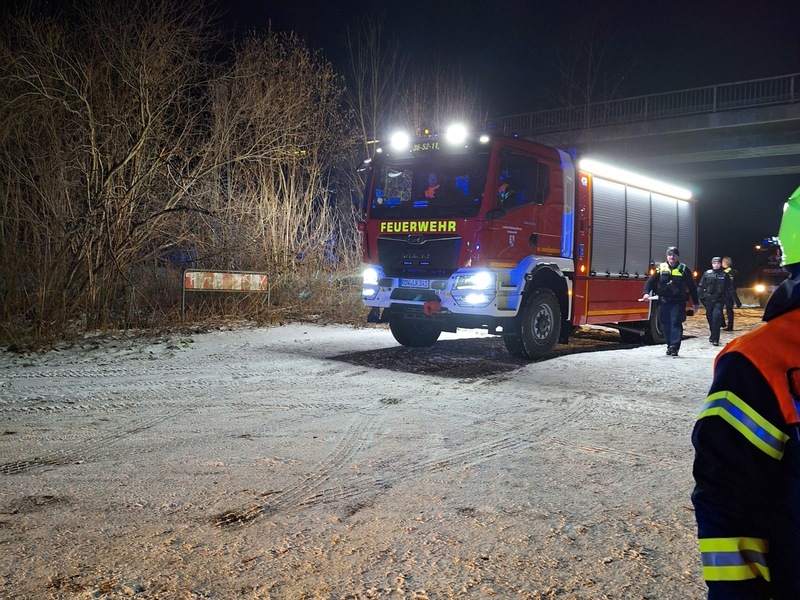 FW-ROW: Schwerer Bahnunfall während laufendem Autobahneinsatz - Foto: presseportal.de