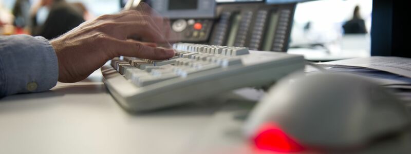  Viele Unternehmen suchen Beschäftigte - auch aus dem Ausland. (Symbolbild) - Foto: Daniel Naupold/dpa