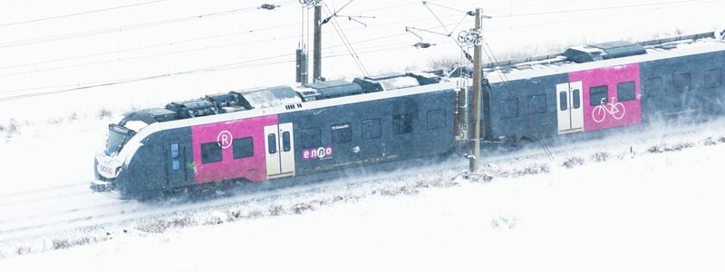 Der Zugverkehr hatte mit den Folgen von Schnee und Eis zu kämpfen. - Foto: Julian Stratenschulte/dpa