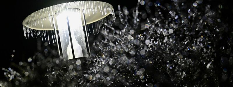 Der DWD erwartet weiter einen Mix aus Regen und Schnee. - Foto: Sebastian Gollnow/dpa