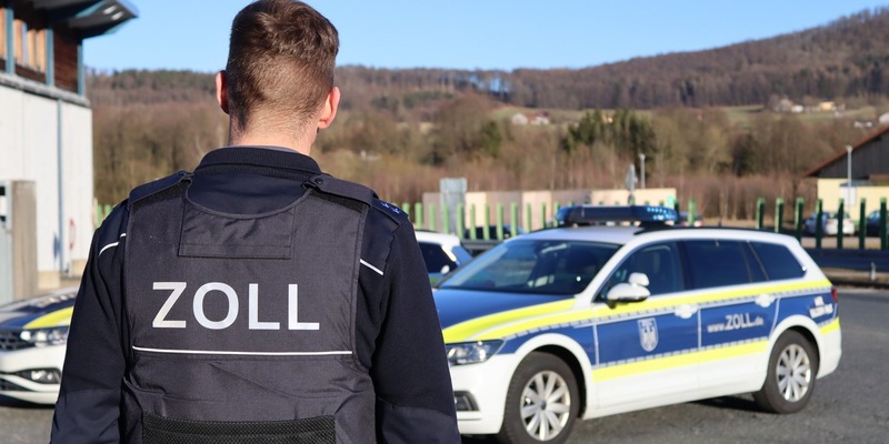 HZA-R: Mehr als nur Hühnereier geladen: Zoll aus Furth im Wald entdeckt 8.400 Schmuggelzigaretten - Foto: presseportal.de