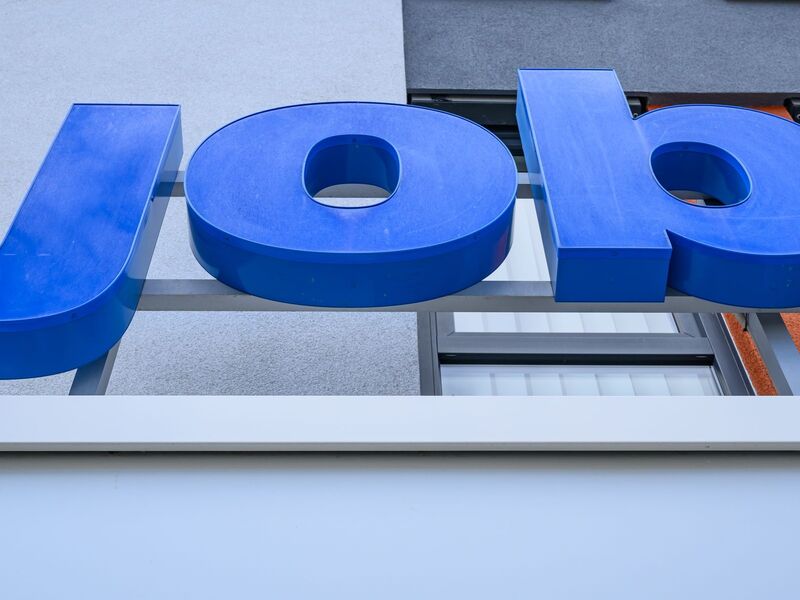 Gut jede und jeder siebte junge Erwerbstätige ist für die ausgeübte Tätigkeit überqualifiziert. (Symbolbild) - Foto: Patrick Pleul/dpa