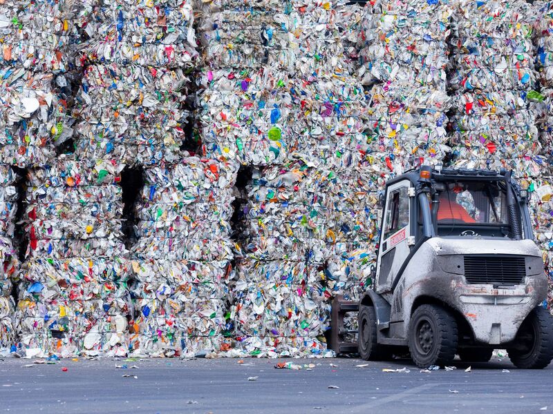 Schier unendliche Massen an Plastikmüll entstehen in Deutschland jedes Jahr - ein großer Teil davon wird recycelt. - Foto: Rolf Vennenbernd/dpa