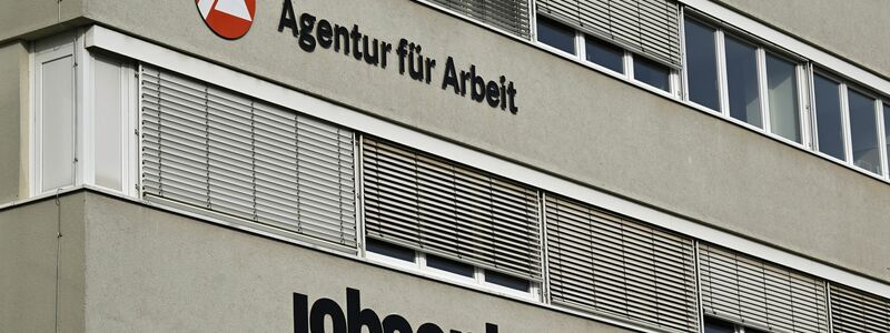 Jobcenter sollen zentrale Anlaufstelle für alle Bedürftige sein, die arbeiten können. (Symbolbild) - Foto: Martin Schutt/dpa