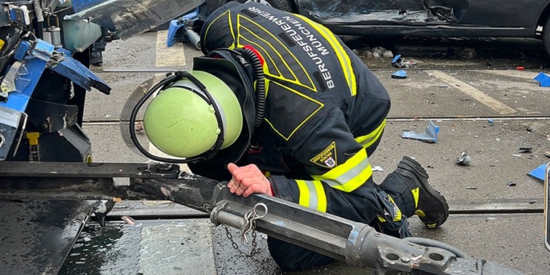FW-M: Unfall mit Tram endet glimpflich (Ludwigsvorstadt) - Foto: presseportal.de