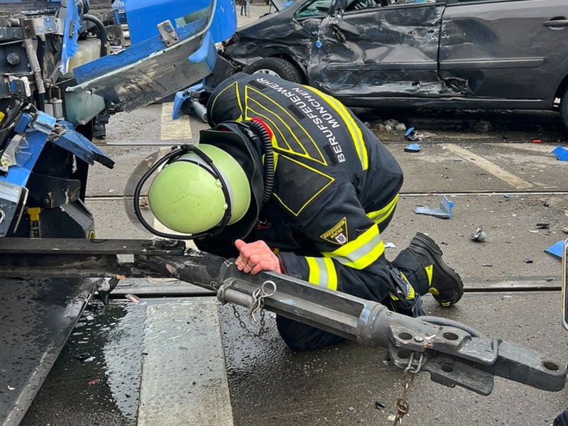 FW-M: Unfall mit Tram endet glimpflich (Ludwigsvorstadt) - Foto: presseportal.de
