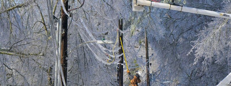 Noch immer sind sehr viele Stromkunden von Ausfällen betroffen.  - Foto: Bruce Newman/AP/dpa
