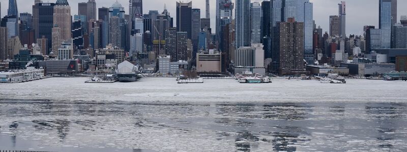 Mehr als die Hälfte der US-Bevölkerung war zeitweise von dem Wintersturm betroffen. - Foto: Seth Wenig/AP/dpa