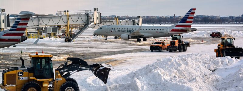 Am Wochenende waren Tausende Flüge ausgefallen. - Foto: Julia Nikhinson/AP/dpa