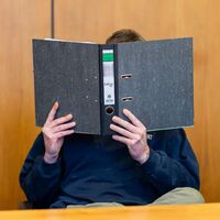 Erst Gift im Kaffee, dann 23 Schläge mit einem Eisenrohr: Nach dem Tod seiner Ex-Lebensgefährtin wird ein 41-Jähriger zu 13 Jahren Gefängnis verurteilt. (Archivbild)  - Foto: Michael Matthey/dpa