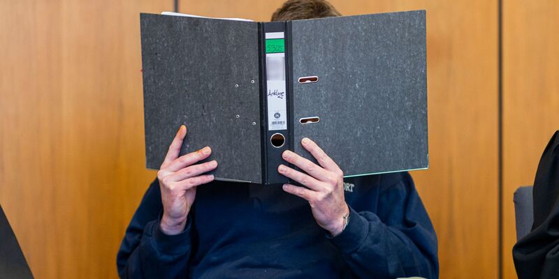 Erst Gift im Kaffee, dann 23 Schläge mit einem Eisenrohr: Nach dem Tod seiner Ex-Lebensgefährtin wird ein 41-Jähriger zu 13 Jahren Gefängnis verurteilt. (Archivbild)  - Foto: Michael Matthey/dpa