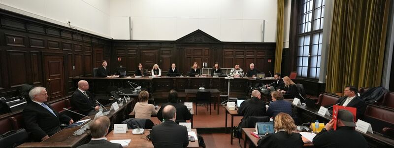 Der 33. Prozesstag begann mit scharfer Kritik der Verteidigung am Verlauf des Verfahrens. - Foto: Marcus Brandt/Pool dpa/dpa