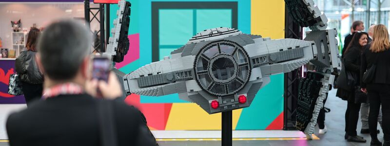 Erwachsene sind eine kaufkräftige Zielgruppe. - Foto: Daniel Karmann/dpa