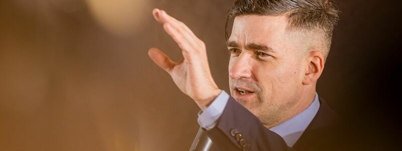 Martin Sellner gilt als Vordenker und Leitfigur der Identitären Bewegung. (Archivbild) - Foto: Frank Hammerschmidt/dpa