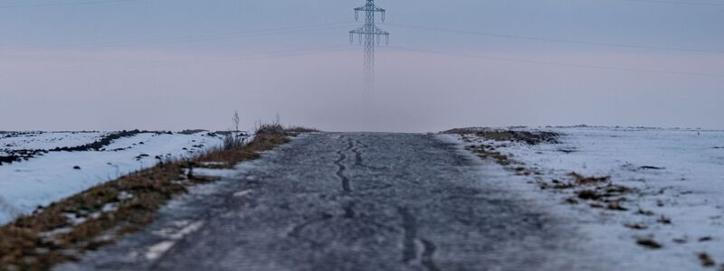 Nach einer kurzen Wetterpause kehrt der Winter mit Schnee, Regen und Glätte zurück. - Foto: Armin Weigel/dpa
