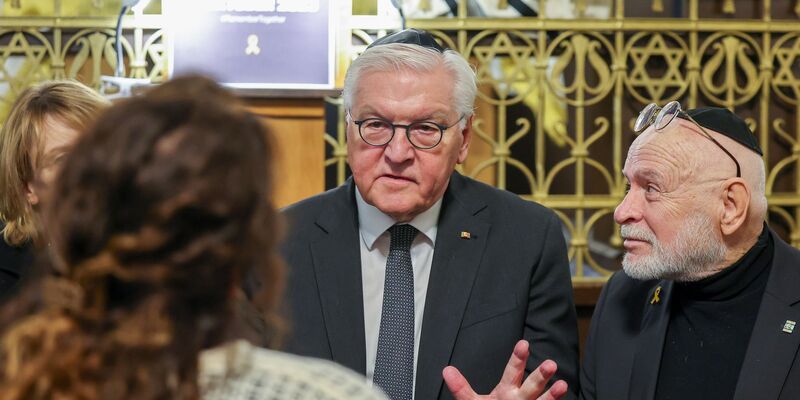 Der Holocaust-Gedenktag am 27. Januar erinnert an die Ermordung von sechs Millionen Jüdinnen und Juden während des Nationalsozialismus. (Archivbild) - Foto: Jan Woitas/dpa