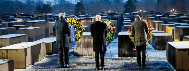 Alexander Dobrindt (r-l, CSU), Bundesinnenminister, Josef Schuster, Präsident des Zentralrates der Juden in Deutschland, und Magnus Brunner, Kommissar für Inneres und Migration der Europäischen Union. - Foto: Christoph Soeder/dpa