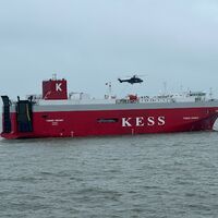 Der Frachter wurde zurück in den Emder Hafen geschleppt. - Foto: --/Havariekommando/dpa