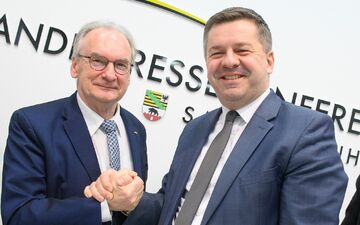 Gelingt die Ăśbergabe von Reiner Haseloff (CDU) an Sven Schulze (CDU)? (Archivbild) - Foto: Klaus-Dietmar Gabbert/dpa